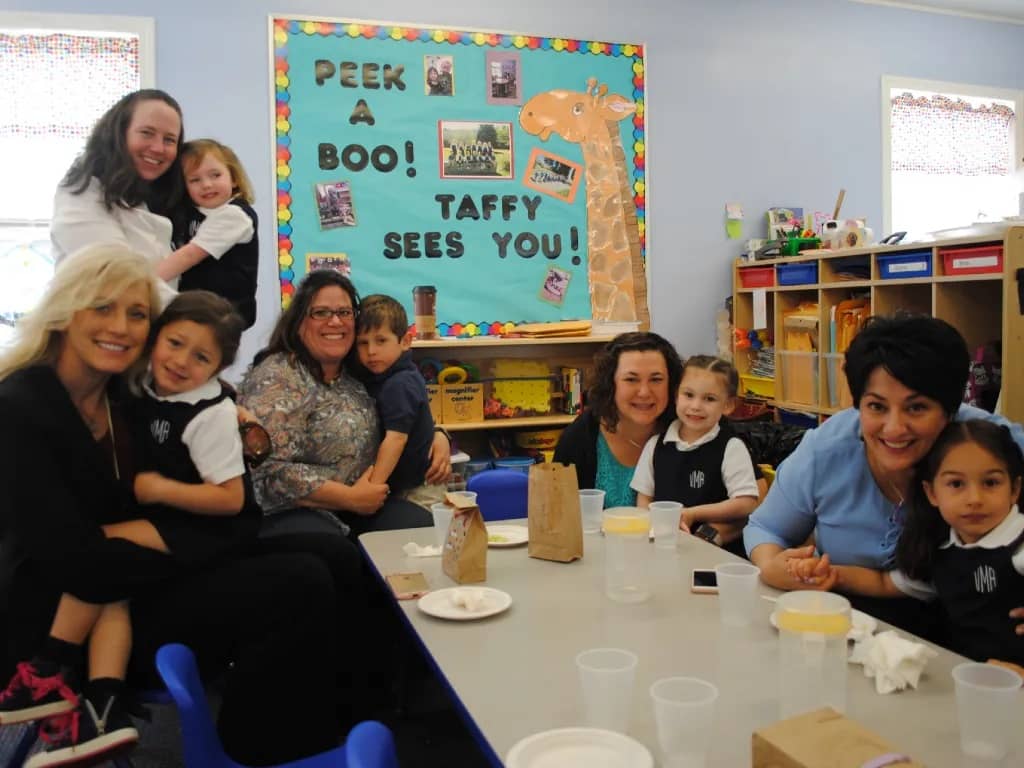 Playgroup Mothers Choosing Their Side