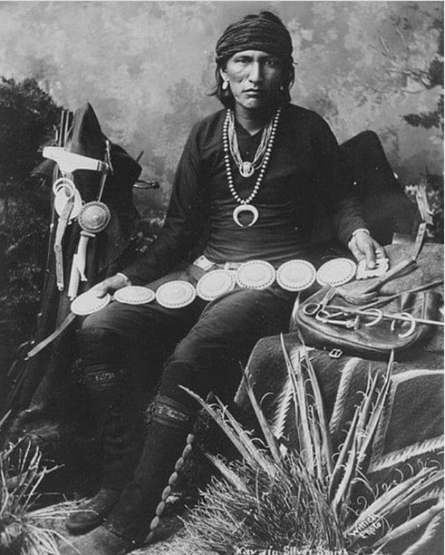 Navajo Silversmith ”Slim” Bae Ie Schluch Aichin, 1890