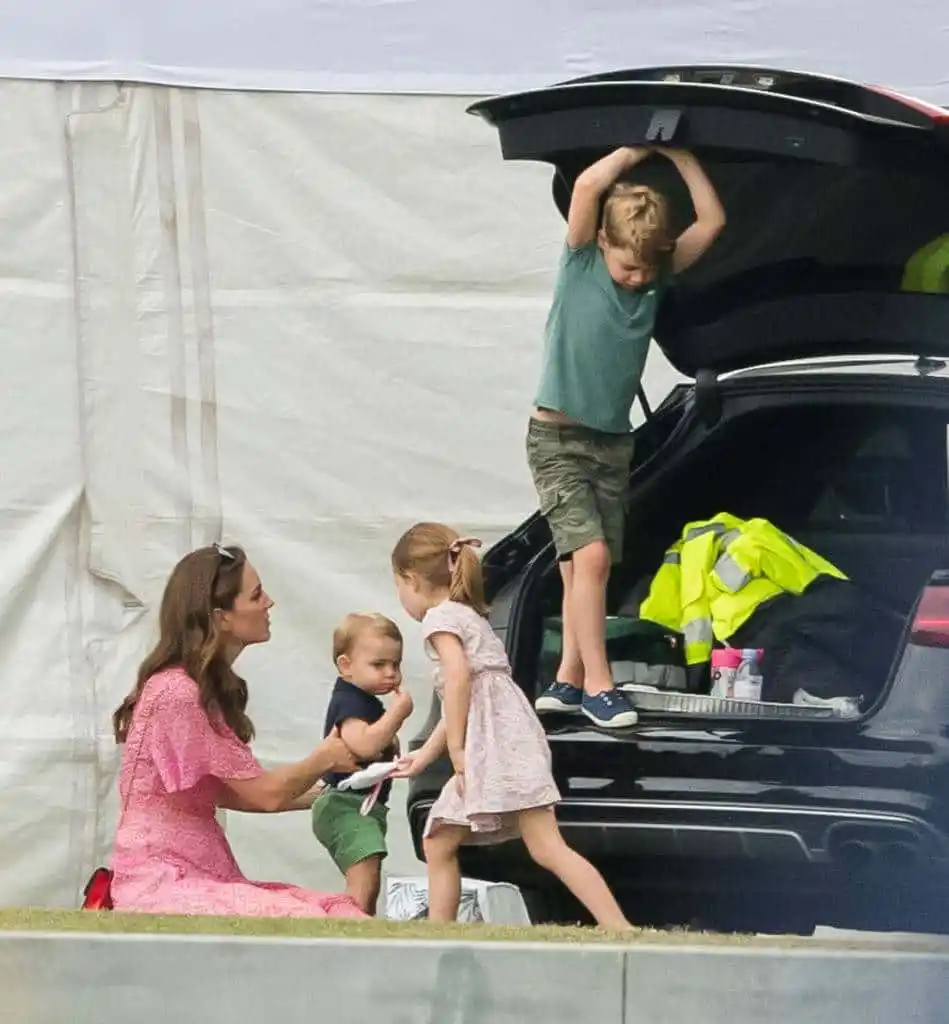 Kate Teaches Her Kids Gardening And Art