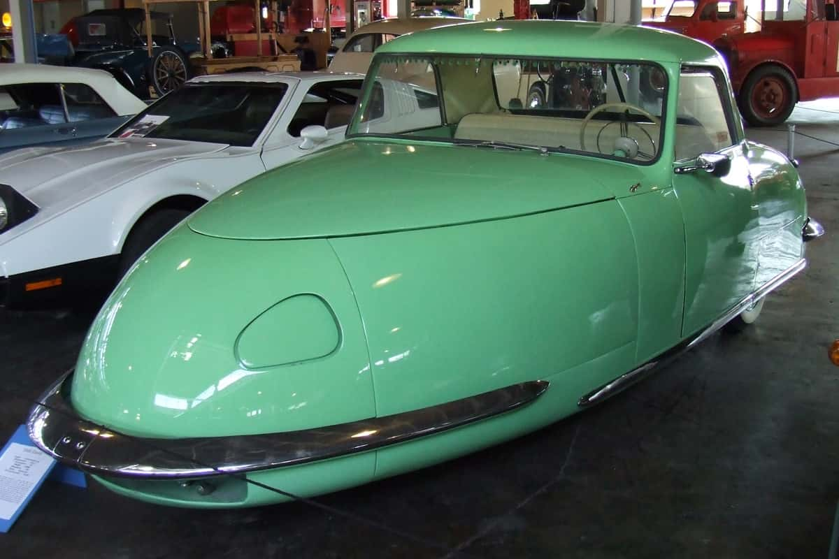 The 1947 Davis D-2 Divan