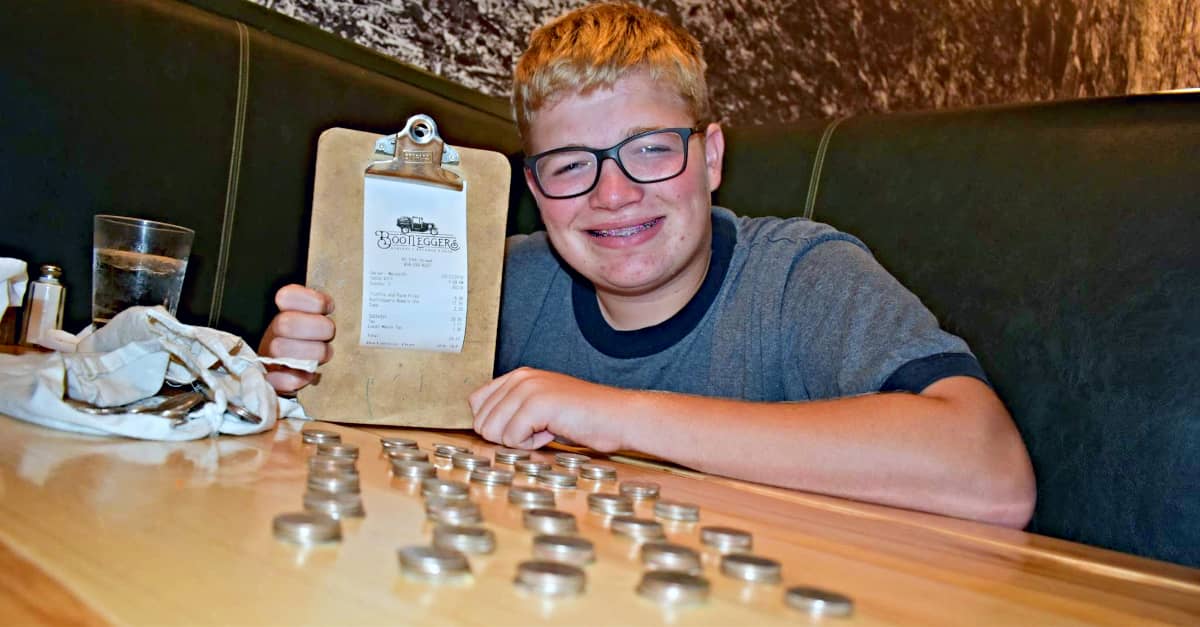 The Teenager Who Paid His Bill With Quarters Was Mocked By A Restaurant Employee, He Got His Revenge Afterward