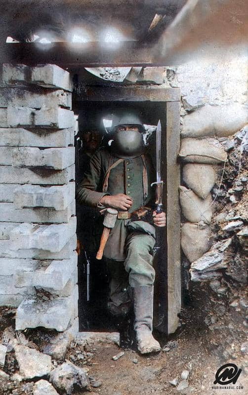 Soldado Alemão Em Seu Abrigo Durante A Grande Guerra