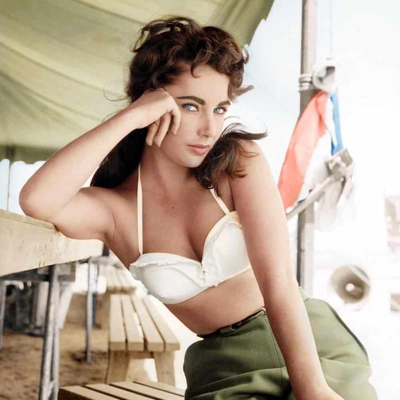 Elizabeth Taylor En La Playa