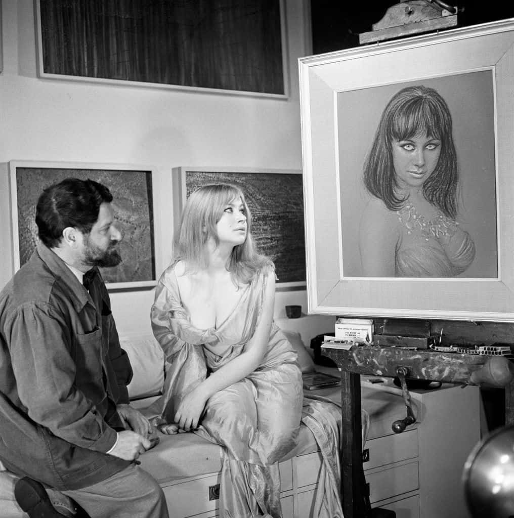 Helen Mirren Admiring A Painting (1965)