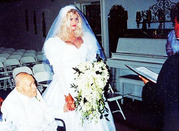 Anna Nicole Smith Marrying Con 26 Años Casándose Con J. Howard Marshall De 89