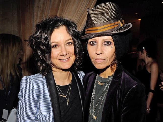 Sara Gilbert & Linda Perry