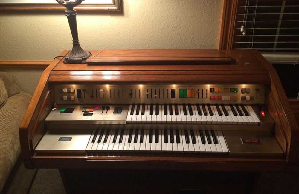 Antique Wurlitzer Organ