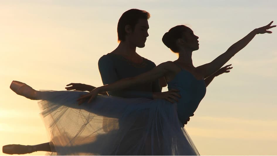 Moustache, Danseuse Ou Serpillère Ce Que Cela Signifie