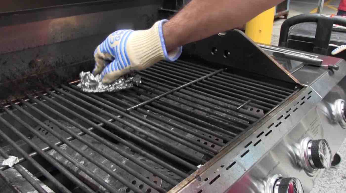 Cleaning Barbecue Grill