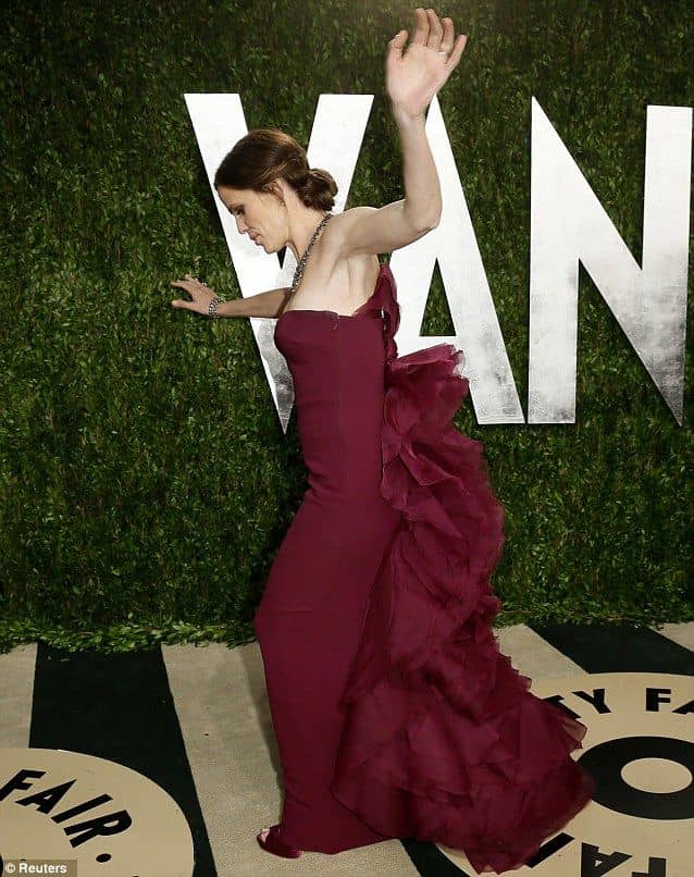 Jennifer Garner With Her Hands In The Air