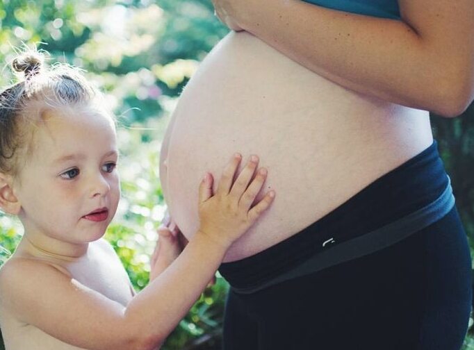 Wenn eine Hebamme Mutter wird: Diese Reaktion auf das Neugeborene ist