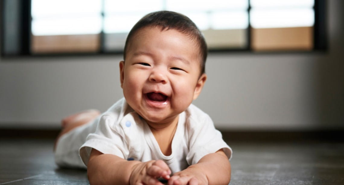 Os bebês humanos são os únicos que sorriem