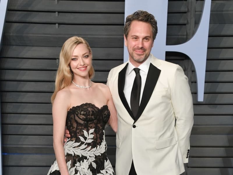 Amanda Seyfried And Thomas Sadoski