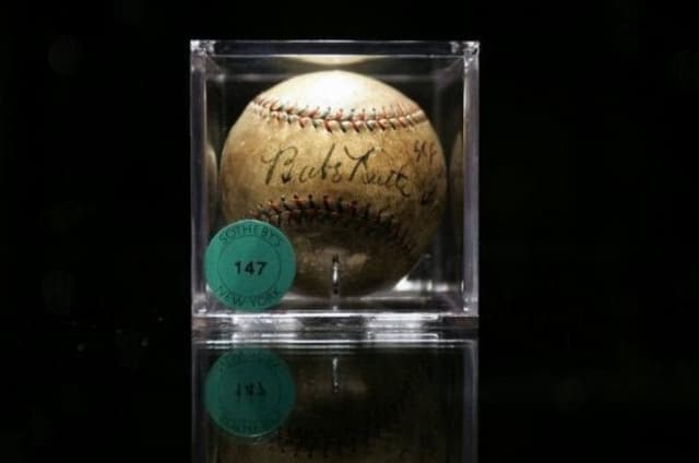 Autographed Sports Memorabilia