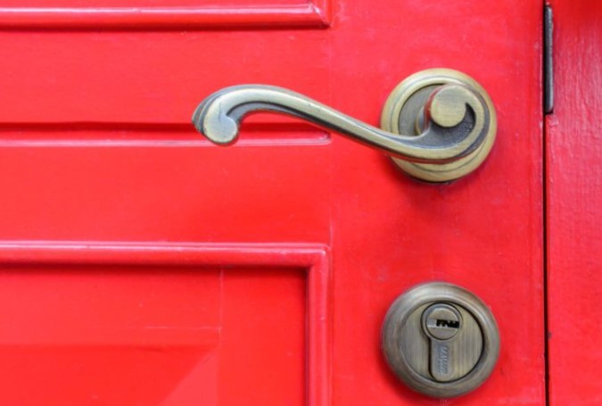 Rubber Bands Will Keep The Door From Shutting