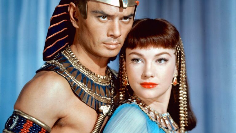 The Nefertiti Outfit In The Ten Commandments