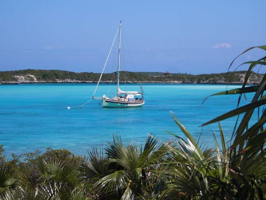 Discover the enchanting experience of cruising through the Bahamas on a luxurious ship.